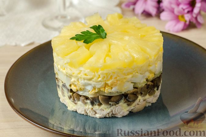 Салат с курицей и ананасами — классический рецепт