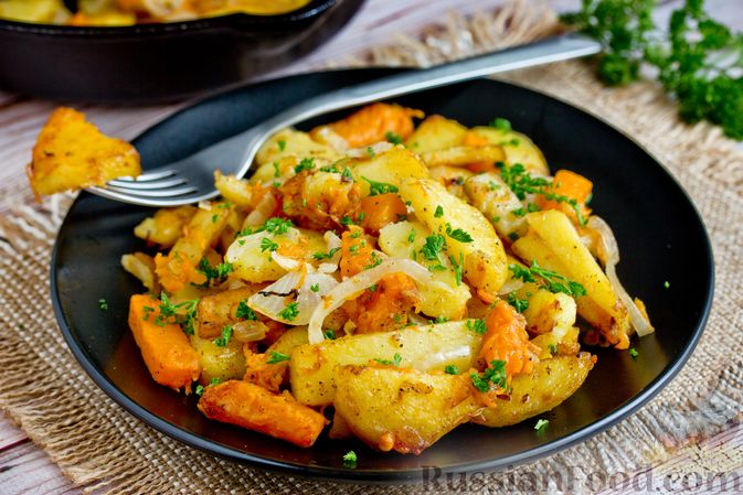 Жареная картошка с луком на сковороде – пошаговый рецепт приготовления с фото