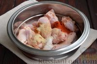 Фото приготовления рецепта: Пряные жареные куриные крылышки - шаг №4