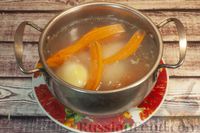Фото приготовления рецепта: Куриный суп с капустой, рисом и помидорами - шаг №8