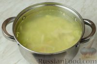 Фото приготовления рецепта: Суп с копчёной курицей, капустой и рисом - шаг №7