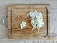 Фото приготовления рецепта: Картошка, запечённая с грибами и свининой, в пакете - шаг №7