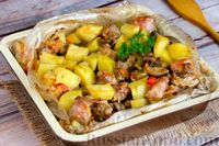 Фото приготовления рецепта: Картошка, запечённая с грибами и свининой, в пакете - шаг №15