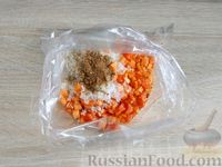 Фото приготовления рецепта: Курица с рисом и овощами, запечённая в пакете - шаг №8
