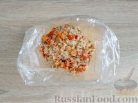 Фото приготовления рецепта: Курица с рисом и овощами, запечённая в пакете - шаг №9