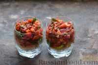 Фото приготовления рецепта: Салат-коктейль с креветками, авокадо и консервированными помидорами - шаг №10