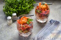 Фото приготовления рецепта: Салат-коктейль с креветками, авокадо и консервированными помидорами - шаг №11