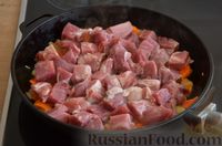 Фото приготовления рецепта: Солянка со свининой, копчёной колбасой, капустой и стручковой фасолью - шаг №5