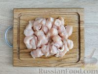 Фото приготовления рецепта: Курица, запечённая с пекинской капустой и помидорами, в пакете - шаг №6