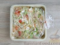 Фото приготовления рецепта: Курица, запечённая с пекинской капустой и помидорами, в пакете - шаг №12