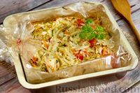 Фото приготовления рецепта: Курица, запечённая с пекинской капустой и помидорами, в пакете - шаг №15