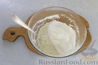 Фото приготовления рецепта: Несладкие булочки на яичном белке и смальце - шаг №7