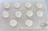 Фото приготовления рецепта: Несладкие булочки на яичном белке и смальце - шаг №13