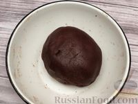 Фото приготовления рецепта: Шоколадное песочное печенье "через мясорубку" - шаг №6