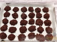 Фото приготовления рецепта: Шоколадное песочное печенье "через мясорубку" - шаг №8