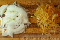 Фото приготовления рецепта: Картофельная запеканка  с курицей, сладким перцем и кукурузой - шаг №2