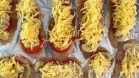 Фото приготовления рецепта: Куриное филе с шампиньонами, помидорами и сыром, в духовке - шаг №9