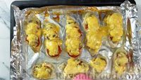 Фото приготовления рецепта: Куриное филе с шампиньонами, помидорами и сыром, в духовке - шаг №10