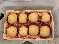 Фото приготовления рецепта: Творожный пирог с яблоками, орехами и повидлом - шаг №12