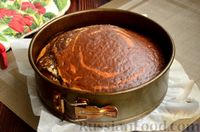 Фото приготовления рецепта: Пирог "Зебра" на сметане, с какао и кокосовой стружкой - шаг №12