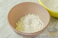 Фото приготовления рецепта: Пирожки из песочного медового теста с орехами и сухофруктами - шаг №6
