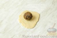 Фото приготовления рецепта: Пирожки из песочного медового теста с орехами и сухофруктами - шаг №11