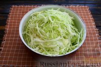 Фото приготовления рецепта: Заливной пирог с картошкой и капустой (на кефире) - шаг №2