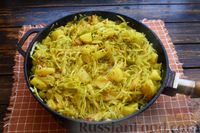 Фото приготовления рецепта: Заливной пирог с картошкой и капустой (на кефире) - шаг №11