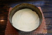 Фото приготовления рецепта: Заливной пирог с картошкой и капустой (на кефире) - шаг №17