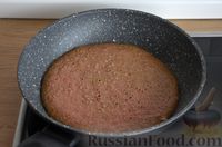 Фото приготовления рецепта: Закусочный печёночный торт с начинкой из грибов и сыра - шаг №6