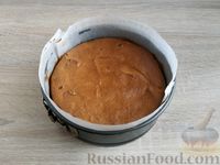 Фото приготовления рецепта: Творожная запеканка с изюмом и шоколадной глазурью - шаг №15