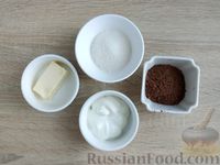 Фото приготовления рецепта: Творожная запеканка с изюмом и шоколадной глазурью - шаг №2