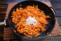 Фото приготовления рецепта: Морковная запеканка с изюмом - шаг №10
