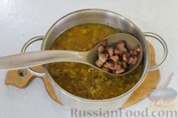 Фото приготовления рецепта: Нутовый суп с копчёной грудинкой и орехами - шаг №13