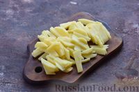 Фото приготовления рецепта: Картофельная запеканка с мясным фаршем и капустой - шаг №2