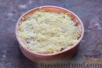 Фото приготовления рецепта: Картофельная запеканка с мясным фаршем и капустой - шаг №11