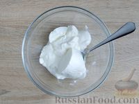 Фото приготовления рецепта: Запеканка из йогурта с кефиром и бананом - шаг №2