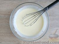 Фото приготовления рецепта: Запеканка из йогурта с кефиром и бананом - шаг №6