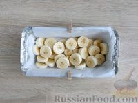 Фото приготовления рецепта: Запеканка из йогурта с кефиром и бананом - шаг №7