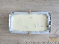 Фото приготовления рецепта: Запеканка из йогурта с кефиром и бананом - шаг №8