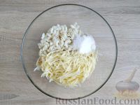 Фото приготовления рецепта: Окрошка с колбасой и фасолью - шаг №10