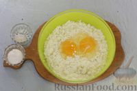 Фото приготовления рецепта: Творожные пирожки с капустой (на сковороде) - шаг №10
