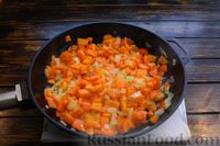 Фото приготовления рецепта: Томатный суп с курицей, консервированной фасолью и овощами - шаг №10
