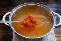 Фото приготовления рецепта: Томатный суп с курицей, консервированной фасолью и овощами - шаг №13