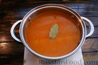 Фото приготовления рецепта: Томатный суп с курицей, консервированной фасолью и овощами - шаг №14