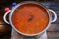 Фото приготовления рецепта: Томатный суп с курицей, консервированной фасолью и овощами - шаг №16