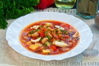 Фото приготовления рецепта: Томатный суп с курицей, консервированной фасолью и овощами - шаг №18