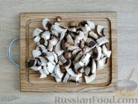 Фото приготовления рецепта: Гречка с грибами и сосисками, в пакете - шаг №3