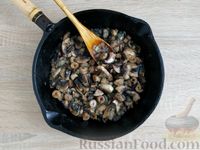 Фото приготовления рецепта: Гречка с грибами и сосисками, в пакете - шаг №6