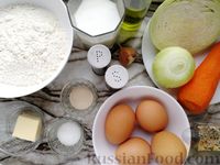 Фото приготовления рецепта: Закрытый дрожжевой пирог с тушёной капустой и варёными яйцами - шаг №1